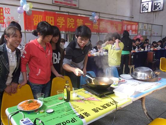说明: 图为比赛现场
